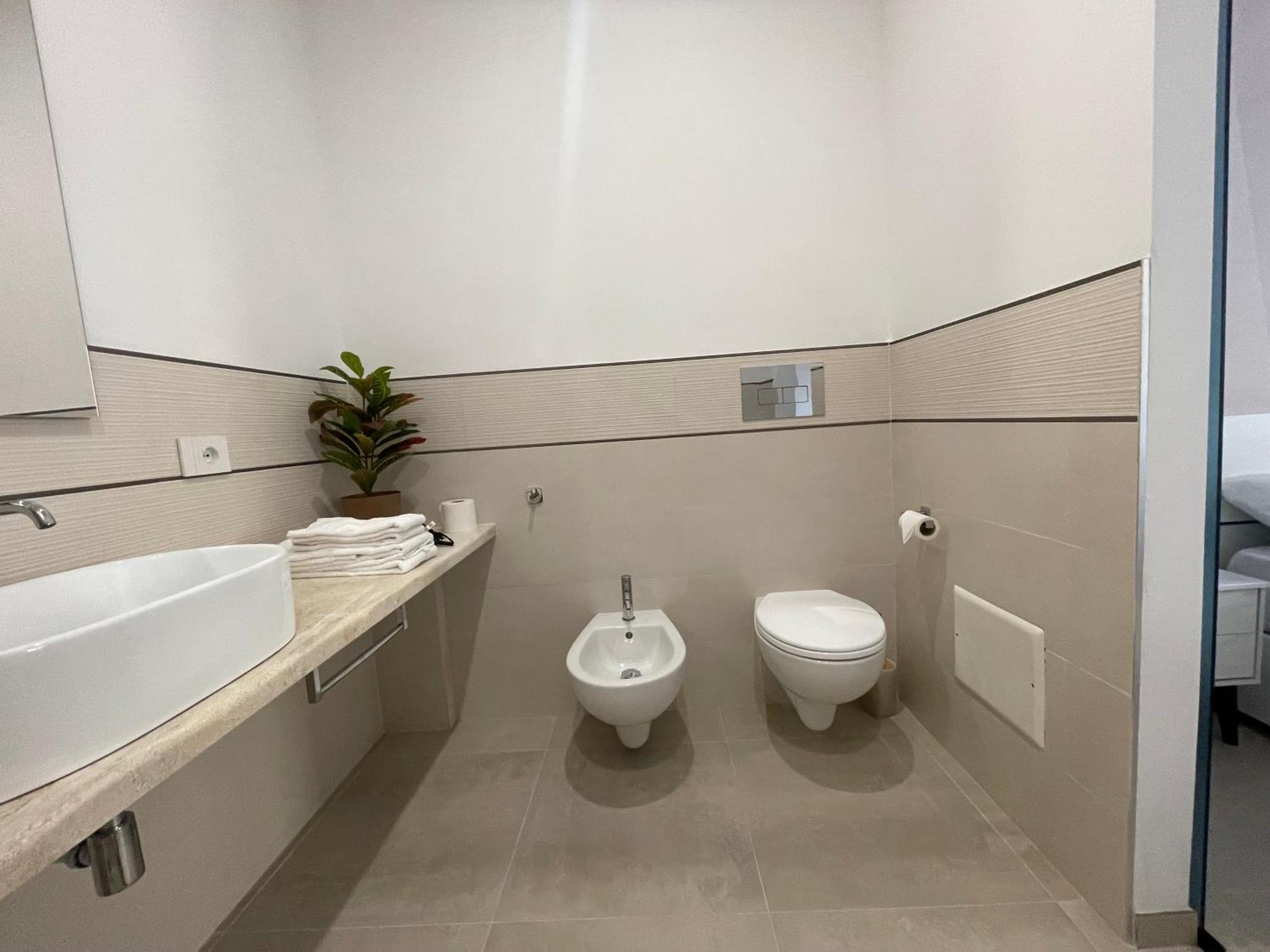 Bullerjanos Hotel Олбия Екстериор снимка