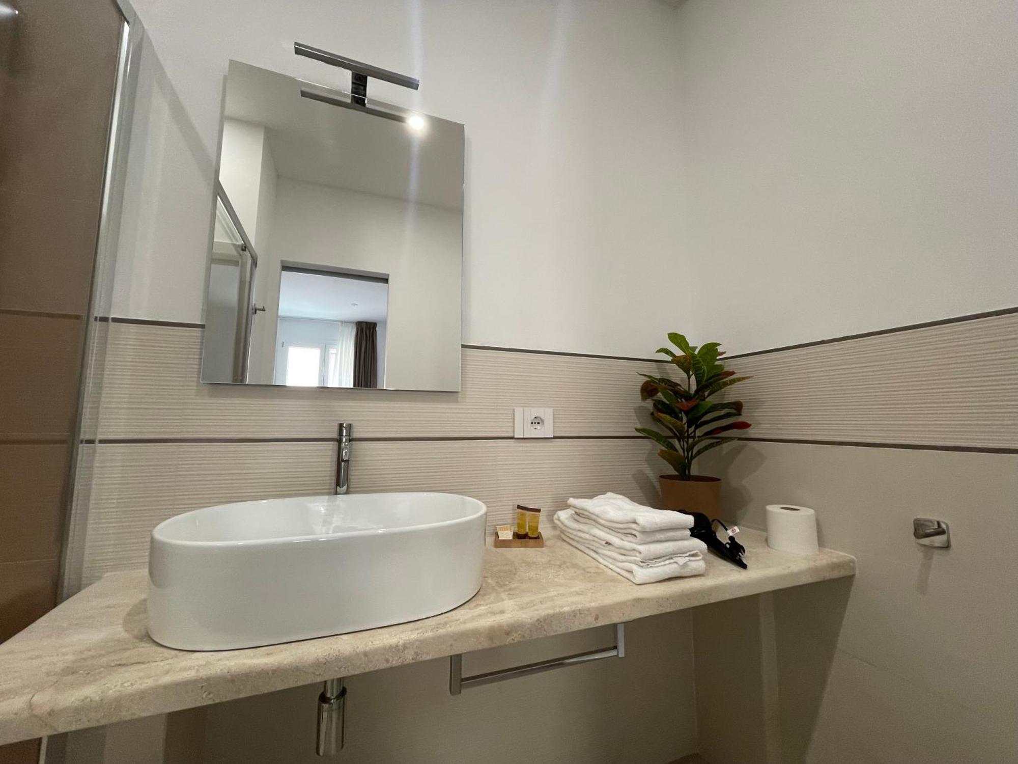 Bullerjanos Hotel Олбия Екстериор снимка