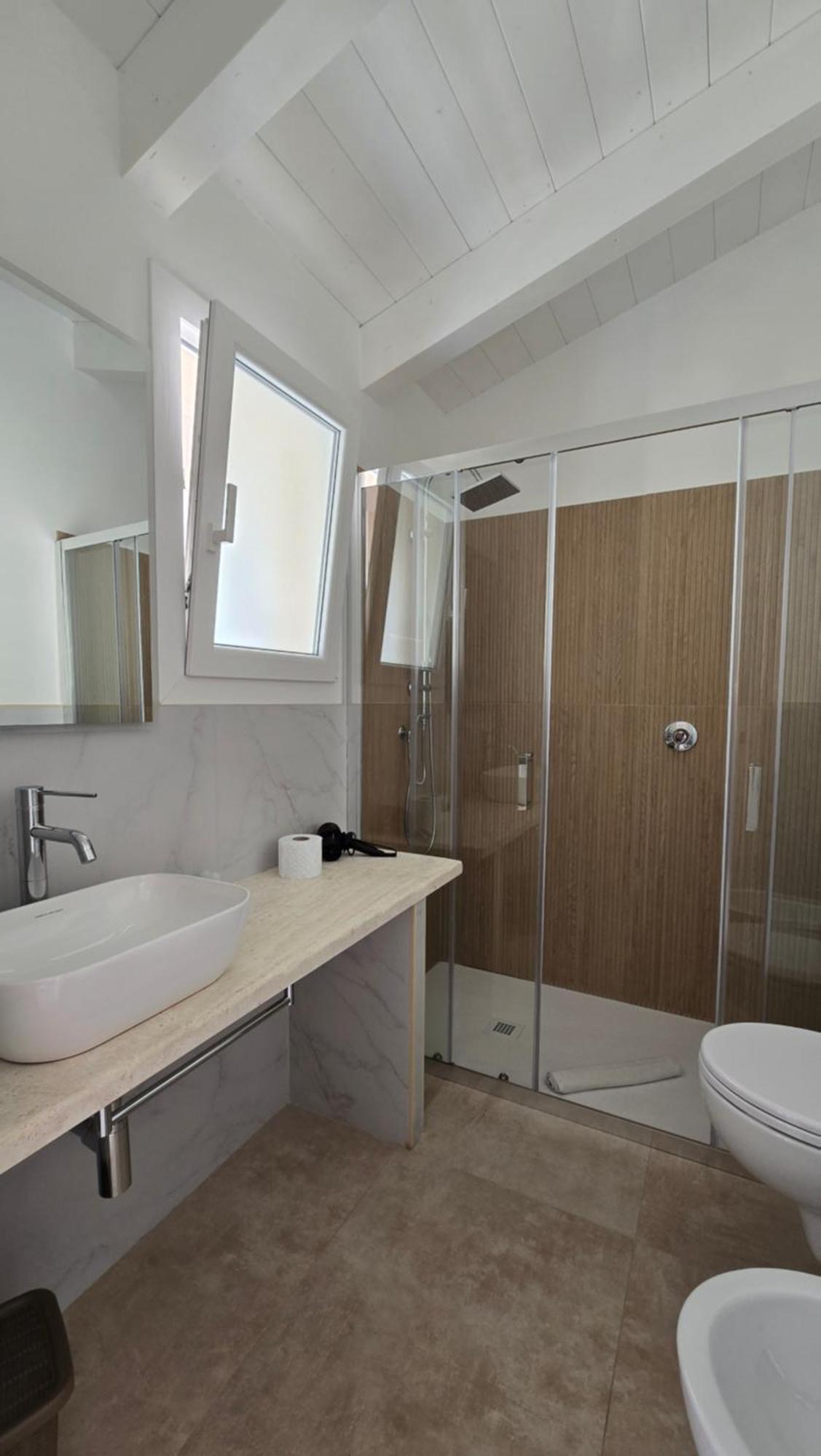 Bullerjanos Hotel Олбия Екстериор снимка